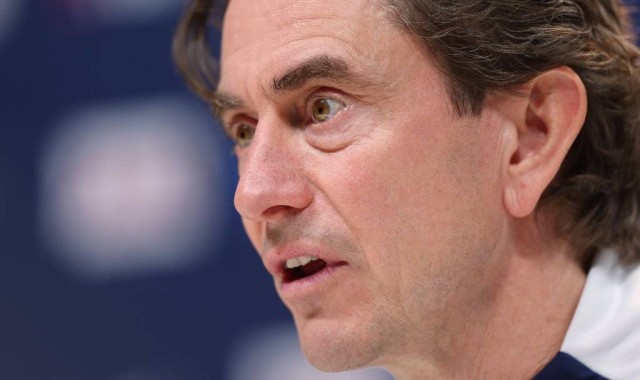 热刺风暴仍在酝酿：弗兰克带队出面应对舆论，帅位命运悬而未决