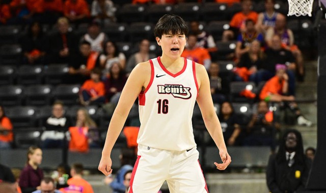 杨瀚森背靠背再战快船 30分钟砍16+13+2混音连败